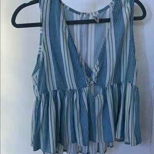 deep v and cropped boutique blouse. size: m